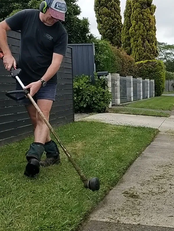 Mowing Pro Lawns